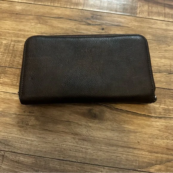 Thirty-one All About the Benjamins Brown Leather Wallet - Picture 1 of 7
